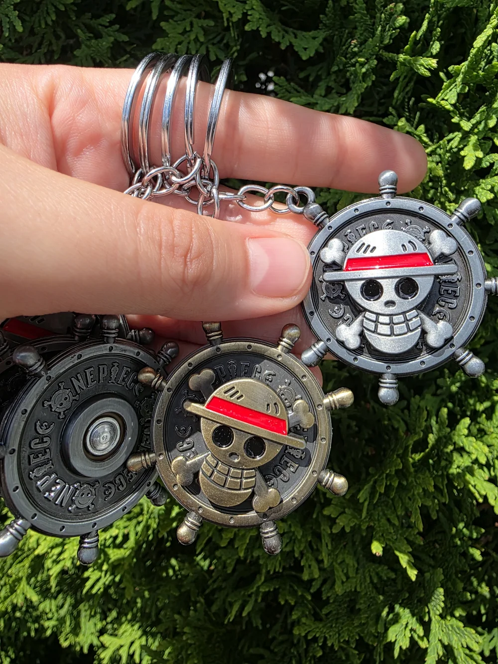 One Piece Jolly Roger Metal Keychain - Silver and Gold